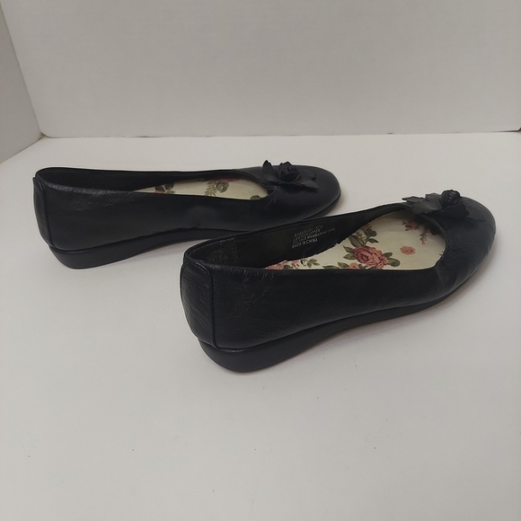 Appleseed's Black Leather Floral Applique Ballet Flats 9.5 Shoes Slip On - Picture 6 of 12